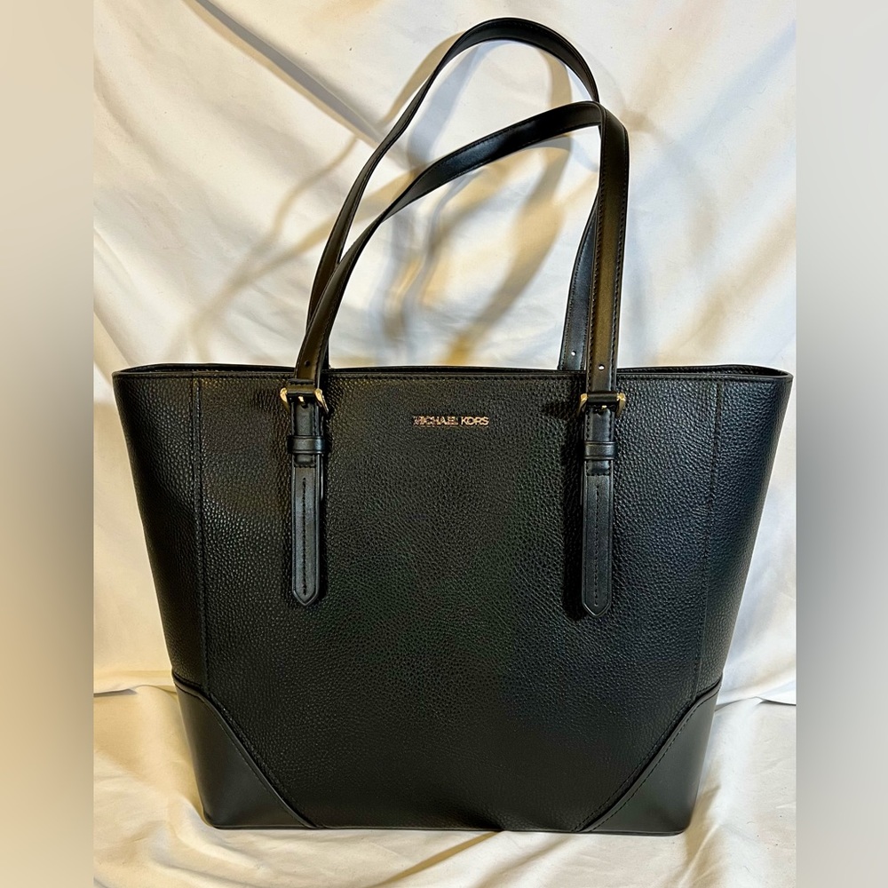 New Michael Kors Aria Large Balck Leather Tote (Retail $298)